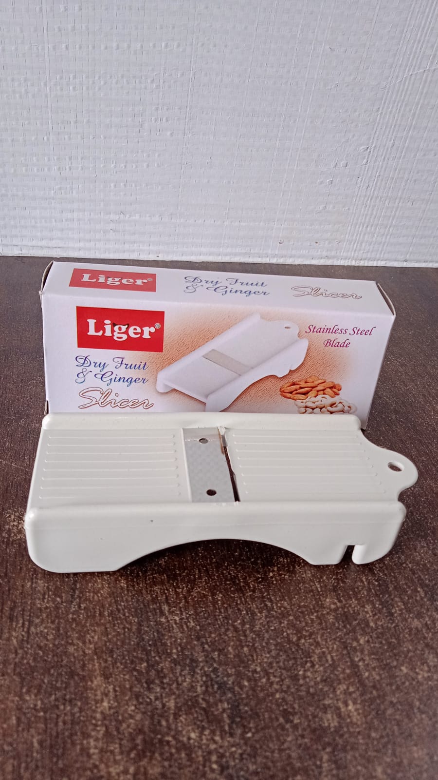Liger Multipurpose Dry Fruit Slicer & Ginger (1 Pc) Liger Multipurpose Dry Fruit Slicer & Ginger (1 Pc)